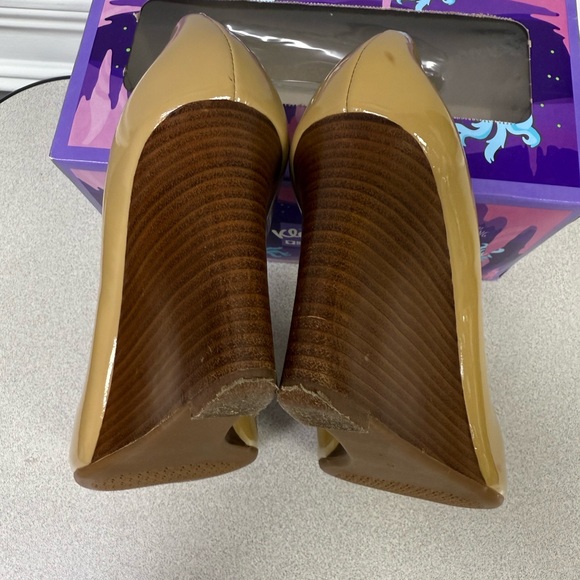 Tory Burch Blonde Jolie Patent Leather Peep Toe Wedge Heels - Picture 13 of 16